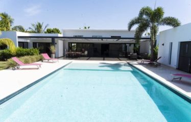 Nguérigne – Sinthiane – Villa contemporaine plain pied 4 chambres avec piscine à vendre.BV468