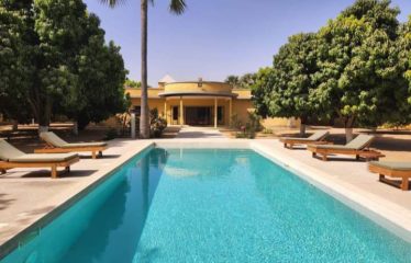 Yayem/Ndangane – Villa atypique avec piscine sur un terrain de 9 000 m2 à vendre.BV471.