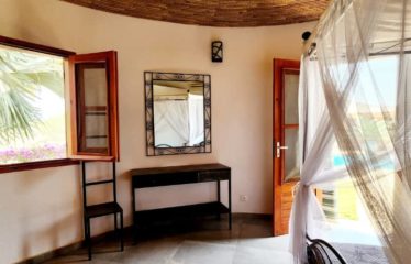 Nianing – Villa 5 chambres avec piscine au bord de la lagune à louer.BV473