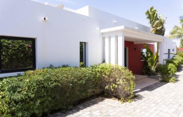 Nguérigne – Sinthiane – Villa contemporaine plain pied 4 chambres avec piscine à vendre.BV468