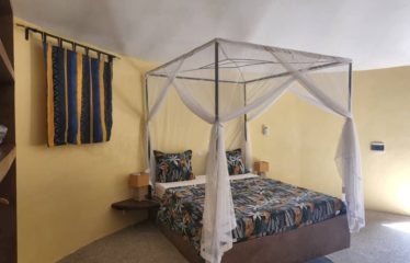 Yayem/Ndangane – Villa atypique avec piscine sur un terrain de 9 000 m2 à vendre.BV471.