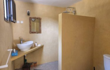 Yayem/Ndangane – Villa atypique avec piscine sur un terrain de 9 000 m2 à vendre.BV471.
