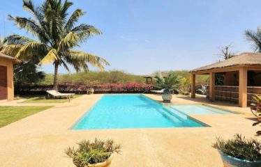 Nianing – Villa 5 chambres avec piscine au bord de la lagune à louer.BV473