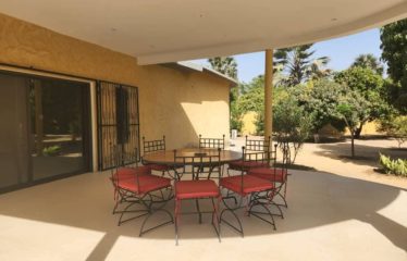 Yayem/Ndangane – Villa atypique avec piscine sur un terrain de 9 000 m2 à vendre.BV471.