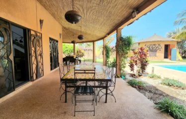 Nianing – Villa 5 chambres avec piscine au bord de la lagune à louer.BV473