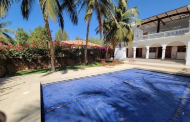 Saly – Villa pieds dans l’eau 6 chambres avec piscine à vendre.BV475.
