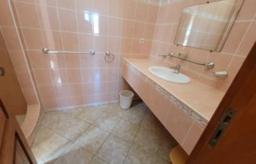 Saly – Villa pieds dans l’eau 6 chambres avec piscine à vendre.BV475.