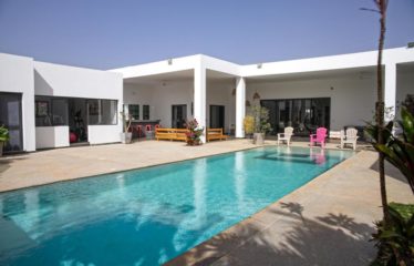 Nguérigne – Villa contemporaine standing 3 chambres et un studio avec piscine à vendre.BV480.