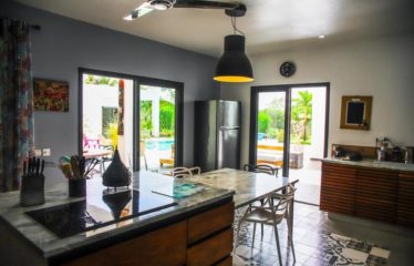 Nguérigne – Villa contemporaine standing 3 chambres et un studio avec piscine à vendre.BV480.