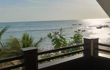 Ngaparou – Villa pieds dans l’eau – 4 chambres avec piscine à vendre.BV487.