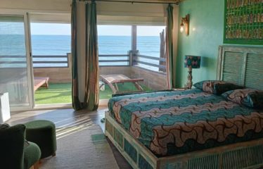 Ngaparou – Villa pieds dans l’eau – 4 chambres avec piscine à vendre.BV487.