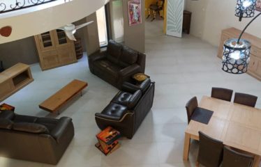 Somone – Villa d&rsquo;architecte 4 chambres avec piscine à vendre.BV482.