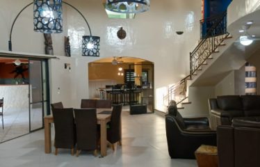 Somone – Villa d&rsquo;architecte 4 chambres avec piscine à vendre.BV482.