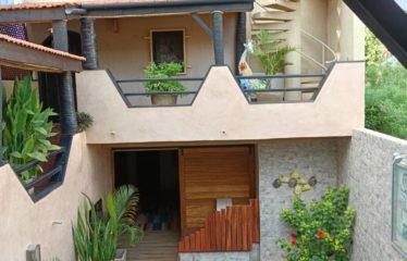 Ngaparou – Villa pieds dans l’eau – 4 chambres avec piscine à vendre.BV487.