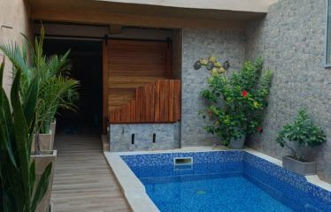 Ngaparou – Villa pieds dans l’eau – 4 chambres avec piscine à vendre.BV487.