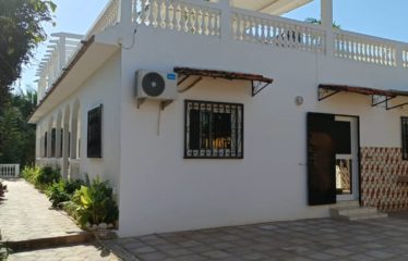 Somone – Villa 5 chambres avec piscine proche de la mer à louer.BV488