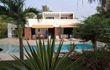 Nianing – Villa moderne originale 5 chambres avec piscine à vendre au bord de la mer.BV497.