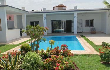 Ngaparou – Villa neuve contemporaine de 3/4 chambres avec piscine à vendre.BV502.