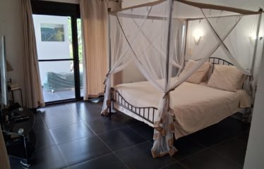 Nianing – Villa moderne originale 5 chambres avec piscine à vendre au bord de la mer.BV497.