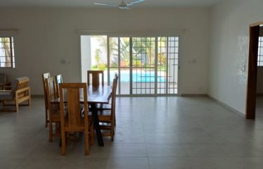 Ngaparou – Villa neuve contemporaine de 3/4 chambres avec piscine à vendre.BV502.