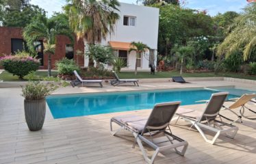 Nianing – Villa moderne originale 5 chambres avec piscine à vendre au bord de la mer.BV497.