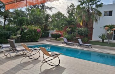 Nianing – Villa moderne originale 5 chambres avec piscine à vendre au bord de la mer.BV497.