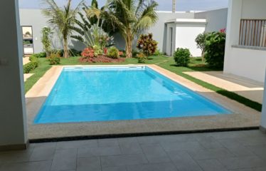 Ngaparou – Villa neuve contemporaine de 3/4 chambres avec piscine à vendre.BV502.