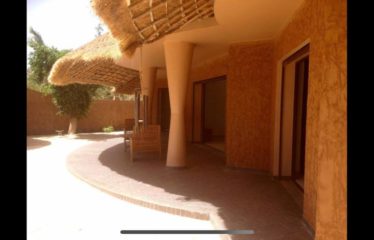 Nguérigne – Villa afro 3 chambres avec piscine à vendre.BV496.