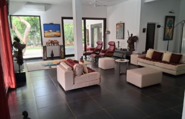 Nianing – Villa moderne originale 5 chambres avec piscine à vendre au bord de la mer.BV497.