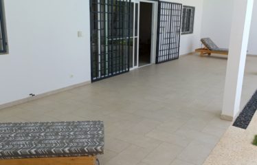 Ngaparou – Villa neuve contemporaine de 3/4 chambres avec piscine à vendre.BV502.
