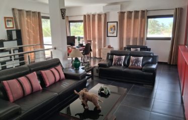 Nianing – Villa moderne originale 5 chambres avec piscine à vendre au bord de la mer.BV497.