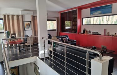 Nianing – Villa moderne originale 5 chambres avec piscine à vendre au bord de la mer.BV497.