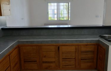 Ngaparou – Villa neuve contemporaine de 3/4 chambres avec piscine à vendre.BV502.