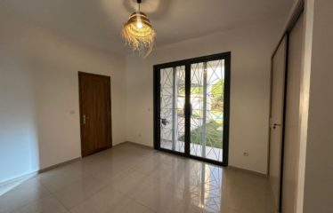 Ngaparou – Villa contemporaine neuve 4 chambres avec piscine à vendre.BV 510.