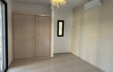 Ngaparou – Villa contemporaine neuve 4 chambres avec piscine à vendre.BV 510.