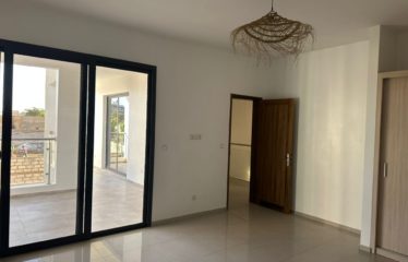 Ngaparou – Villa contemporaine neuve 4 chambres avec piscine à vendre.BV 510.