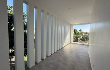 Ngaparou – Villa contemporaine neuve 4 chambres avec piscine à vendre.BV 510.