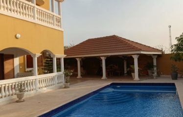 Nguérigne – Vaste villa au style andalous de 6 chambres avec piscine à vendre.BV516.