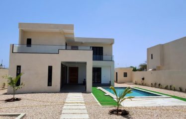 Ngaparou – Villa 4 chambres avec piscine à louer. BV519.