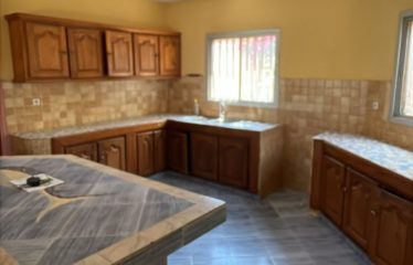 Ngaparou – Villa 4 chambres pieds dans l&rsquo;eau à vendre.BV529.