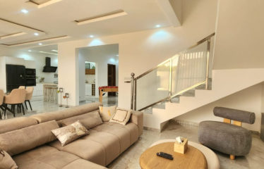 Ngaparou – Villa contemporaine de standing 4 chambres avec piscine à louer.BV525