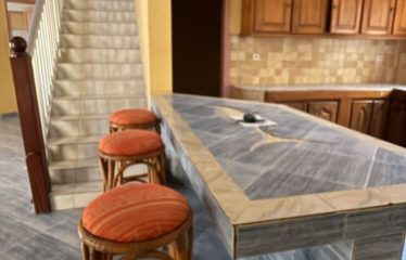 Ngaparou – Villa 4 chambres pieds dans l&rsquo;eau à vendre.BV529.