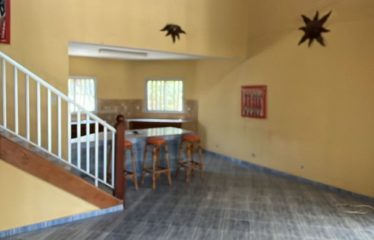 Ngaparou – Villa 4 chambres pieds dans l&rsquo;eau à vendre.BV529.