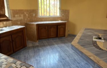Ngaparou – Villa 4 chambres pieds dans l&rsquo;eau à vendre.BV529.