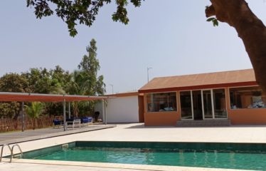Nguekokh – Keur Gondé – Vaste propriété aménagée avec piscine à vendre.BV535